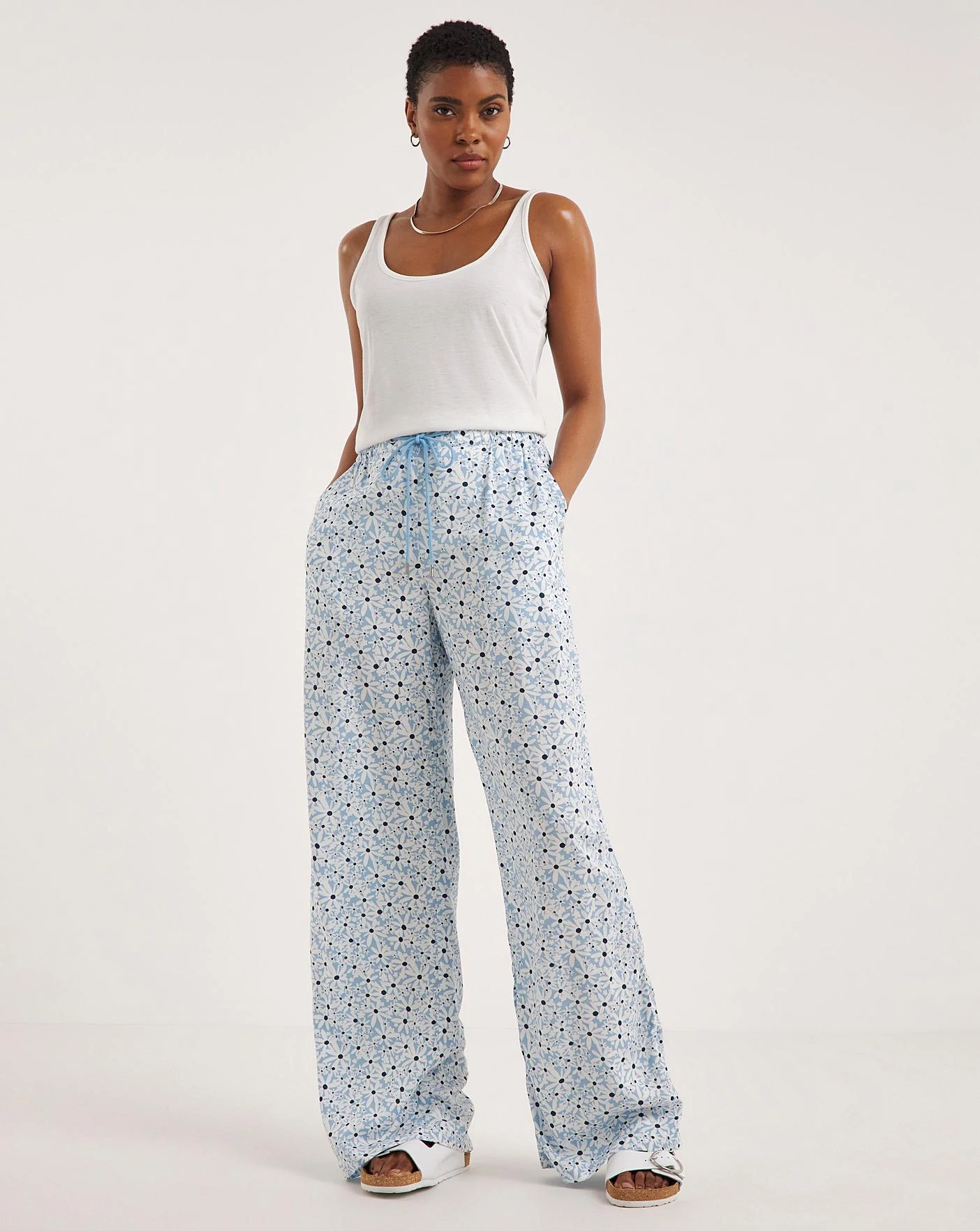 Spun Viscose Pull On Wide Leg Trousers 3 Spun Viscose Pull On Wide Leg Trousers